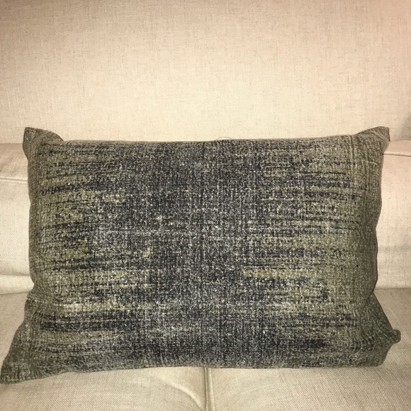 Other - A pillow set
